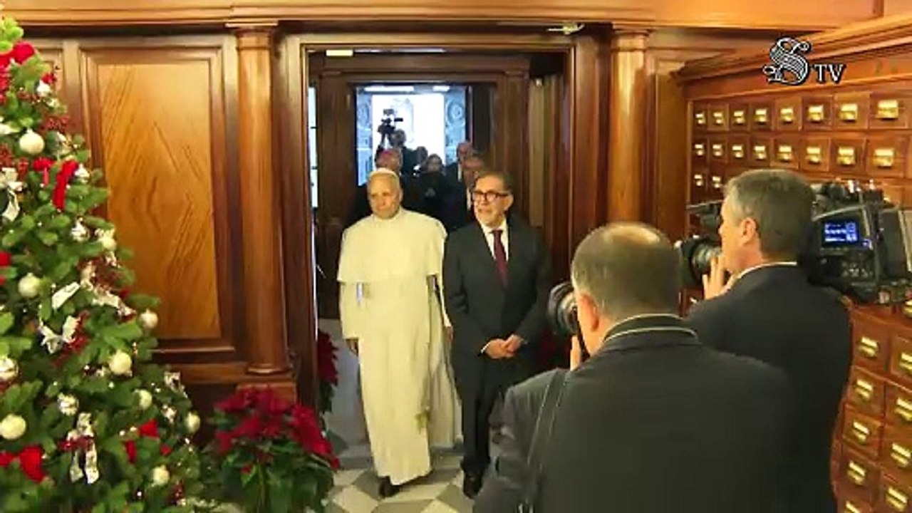 Il Papa visita la mostra sulla Bibbia di Borso d'Este in Senato