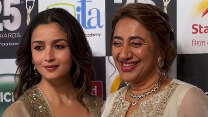 ITA Awards में Alia Bhatt के देसी लुक से लूटी महफिल!