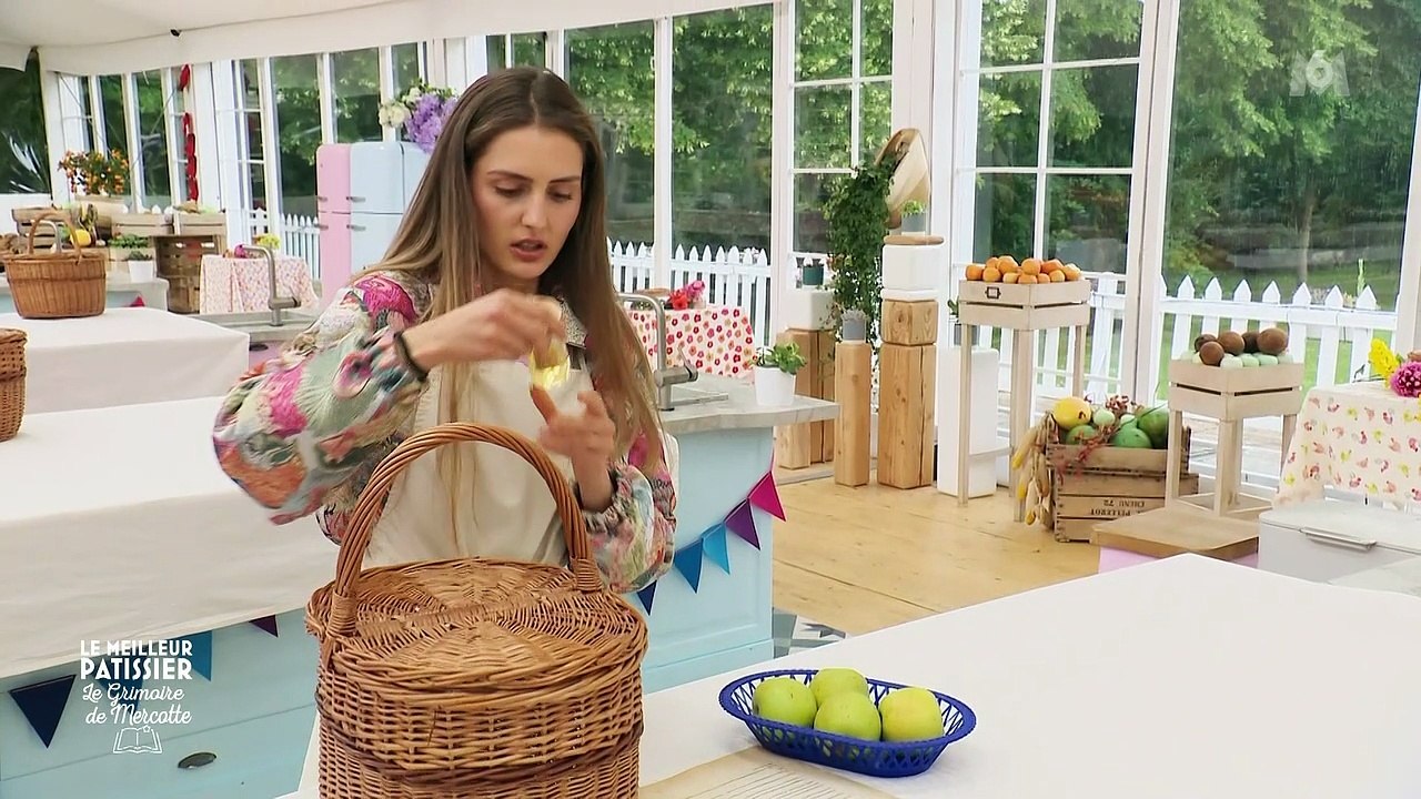 VOICI - Le meilleur pâtissier, qui sera plus fort que Mercotte : une candidate fait une grosse gaffe dès le début de l'épreuve, les internautes hilares (ZAPTV)