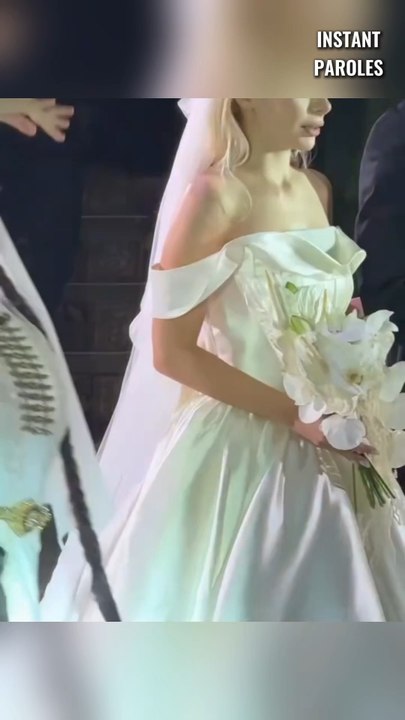 Ce mari apporte un soutien précieux à sa femme lors de ce mariage
