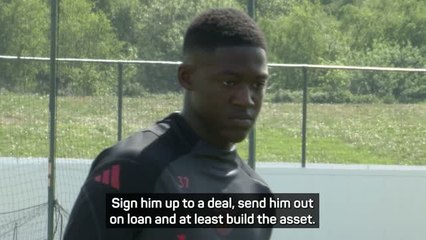 Wright and Neville back Mainoo amid Man United saga