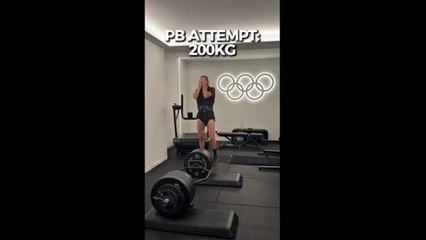 Atletica: Gianmarco Tamberi esegue in palestra uno stacco con 200 kg di pesi