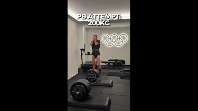 Atletica: Gianmarco Tamberi esegue in palestra uno stacco con 200 kg di pesi