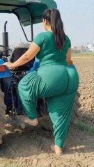 High level ki chhori, desi swag poora on 💪💚 Gaon ki mitti, attitude full strong 😎🔥 #HighLevelKiChhori #DesiGirl #VillageVibes #DesiSwag #HaryanviReels #TractorLove  #ReelsViral #TrendingReels