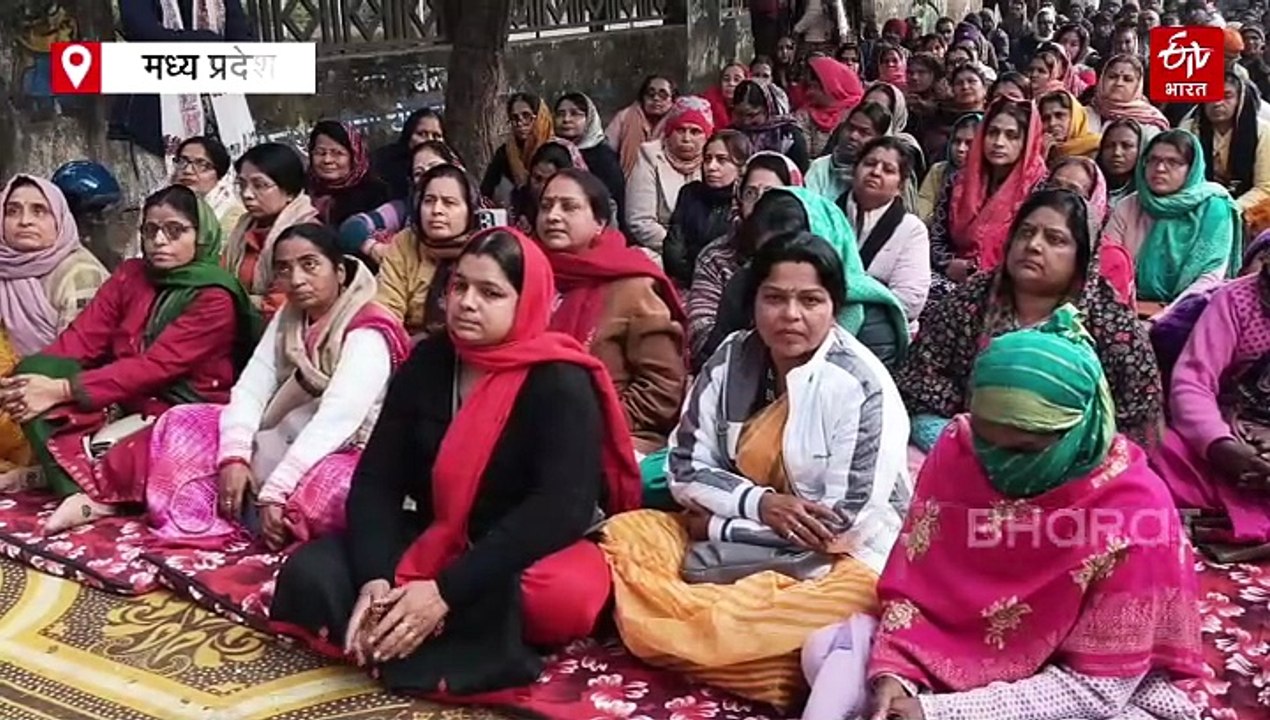 ई-अटेंडेंस ऐप के खिलाफ टीचरों का हल्ला बोल, सतना में ईंट से ईंट बजाने की धमकी दी