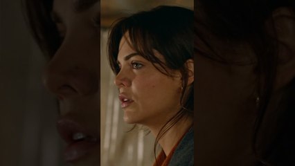 انتقال جوليا للعشوائيات 😭 - مسلسل مرارة الحب #shorts  ​#مسلسلات    @BirZamanlarCukurovaArabic