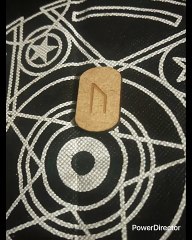 MIS RUNAS GERMÁNICAS UR: LUZ PRIMORDIAL ORIGEN ETERNIDAD VIDA DESPUÉS DE LA MUERTE FUEGO PRINCIPAL CONÓCETE A TI MISMO Y CONOCERÁS TODO