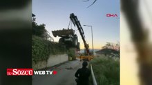 Bursa Mudanya'da kepçenin vinçten düştüğü anlar kamerada