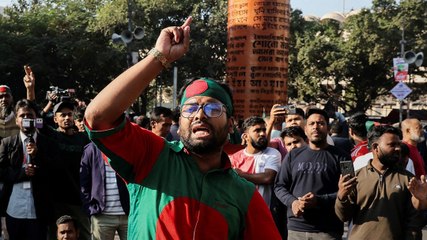 Bangladesh में Anti-India Protest, Awami League दफ्तरों पर हमले
