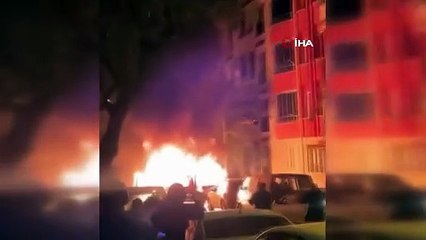 Yalova'da Minibüs Park Edildiği Sırada Alevlere Teslim Oldu