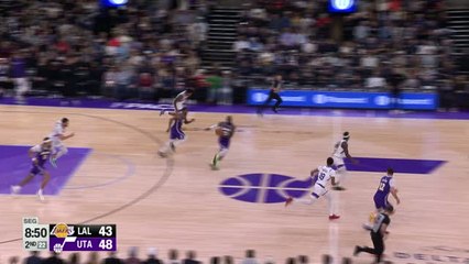 LeBron confuses Jazz defense with spin and layup