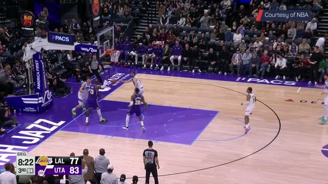 LeBron rolls back the years with two monster slams