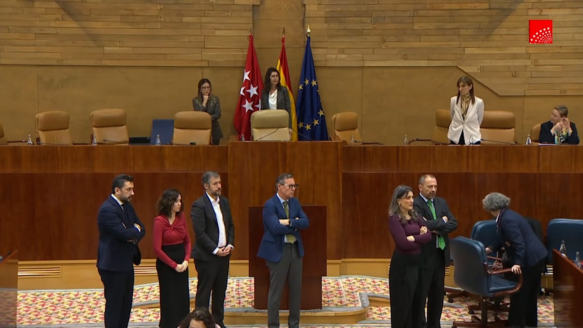 Tienen que suspender el pleno tras desmayarse un diputado del PSOE