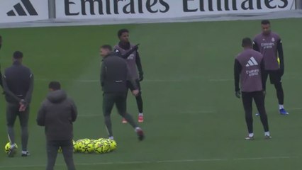 Xabi se une al rondo y todo el mundo menciona lo mismo: la diferencia de intensidad es brutal
