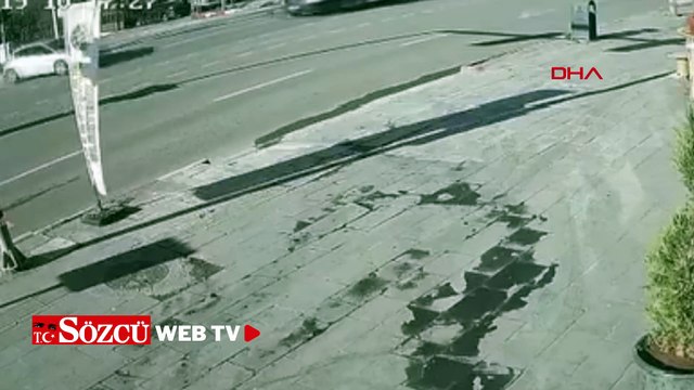 Kamyonet ile otomobilin çarpıştığı kaza kamerada: 2 yaralı