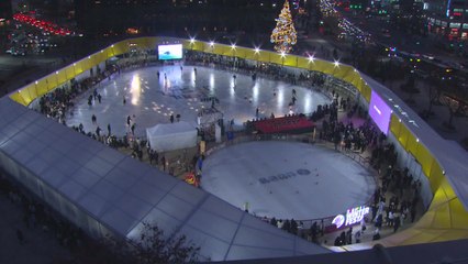 [서울] 서울광장 스케이트장 개장...밝은 분위기로 새 단장 / YTN