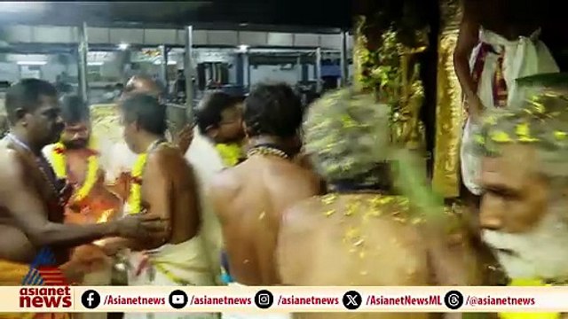സ്വർണ്ണക്കൊള്ളയിൽ പ്രധാന പ്രതികളെ അറസ്റ്റ് ചെയ്യാൻ വൈകുന്നതെന്ത്?: കേരള ഹൈക്കോടതി