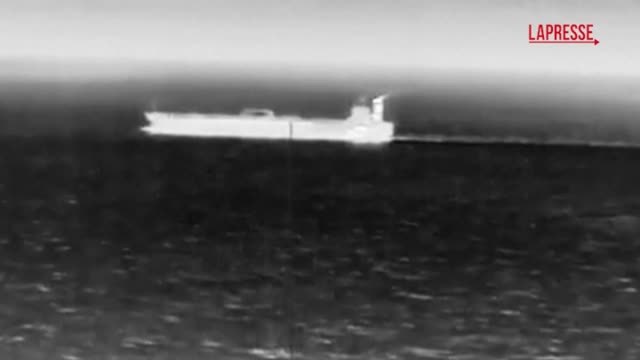 Il Servizio di Sicurezza ucraino: «Colpita petroliera della flotta ombra russa nel Mediterraneo» - il video
