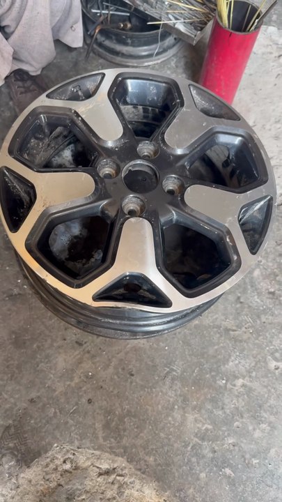 Cracked Alloy Wheel Welding & Repair | Alloy Wheel Straightening