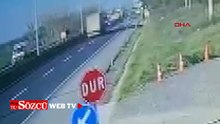Otomobil yol kenarındaki beton parçasına çarptı; 5 yaralı