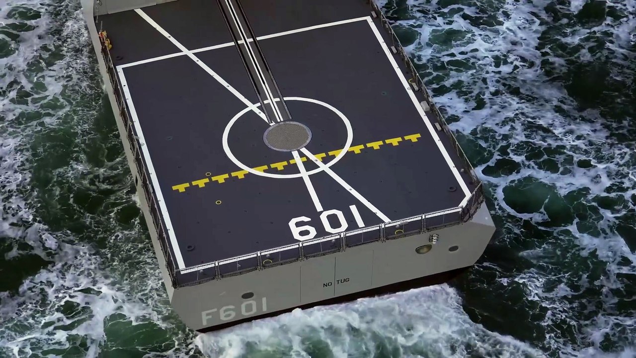 The Greek flag was raised on the frigate KIMON, the first from France