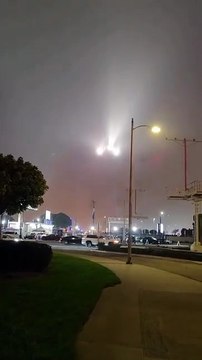 ✈️🌫️ Quand la technologie prend le relais Voir un A380 percer la couche nuageuse en visibilité quasi nulle est l’un des tests de confiance ultimes pour l’avionique...
