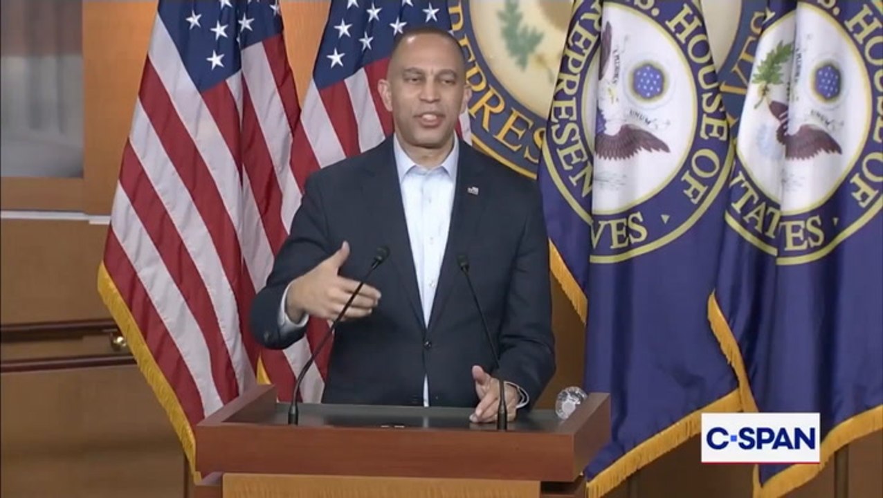 Hakeem Jeffries goes scorched earth on Trump admin over Kennedy Center move