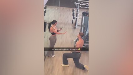 Le pide matrimonio en pleno gimnasio y la reacción de ambos al 'Sí, quiero' es viral en redes