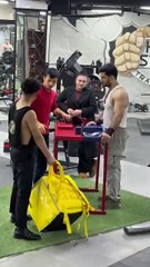 ￼￼Delivery Arm wrestling PRANK 💀