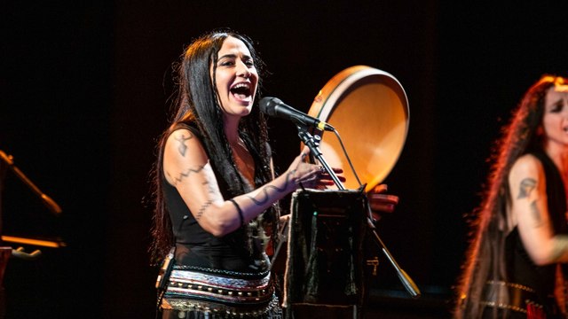 Agadez in «Queendoms Unplugged»: sold out il live acustico e «sciamanico» all'Auditorium Parco della Musica