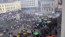 La policía evacuó la plaza de Luxemburgo en Bruxelles después de varias horas de tensión frente al Parlamento Europeo