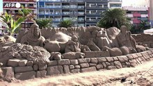 Natale 2025, alle Canarie un presepe gigante fatto di sabbia