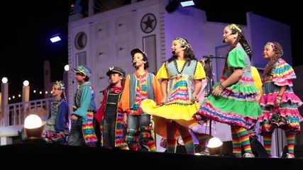 Preparação Final para o Baile do Menino Deus no Marco Zero do Recife: Antecipação da Tradicional Celebração Natalina