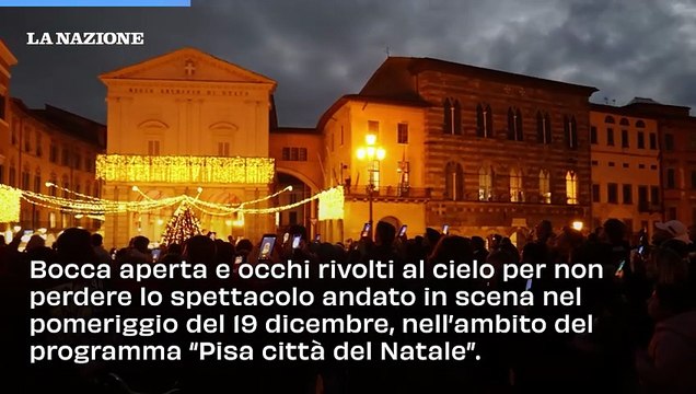 Babbo Natale si cala dalla Torre dell’orologio di Palazzo Pretorio a Pisa