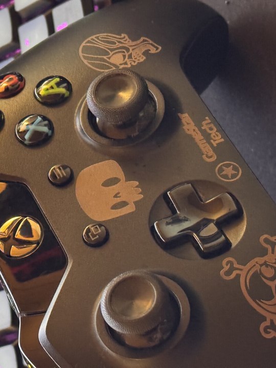 Xtool F2 Working Gravieren Schlüsselanhänger Gaming Controller