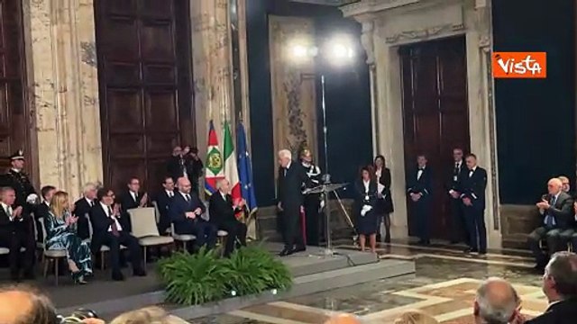Buon 2026 , poi applauso e strette di mano per Mattarella allo scambio degli auguri al Quirinale