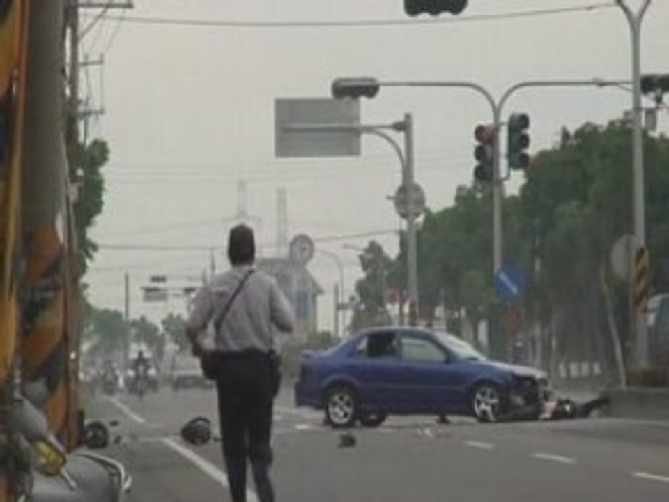 NeverTrustAGreenLight-3
