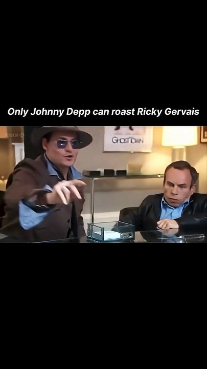 Johnny Depp roasts Ricky Gervais 😱 Fun fact： Ricky wrote these jokes — which makes it even funnier