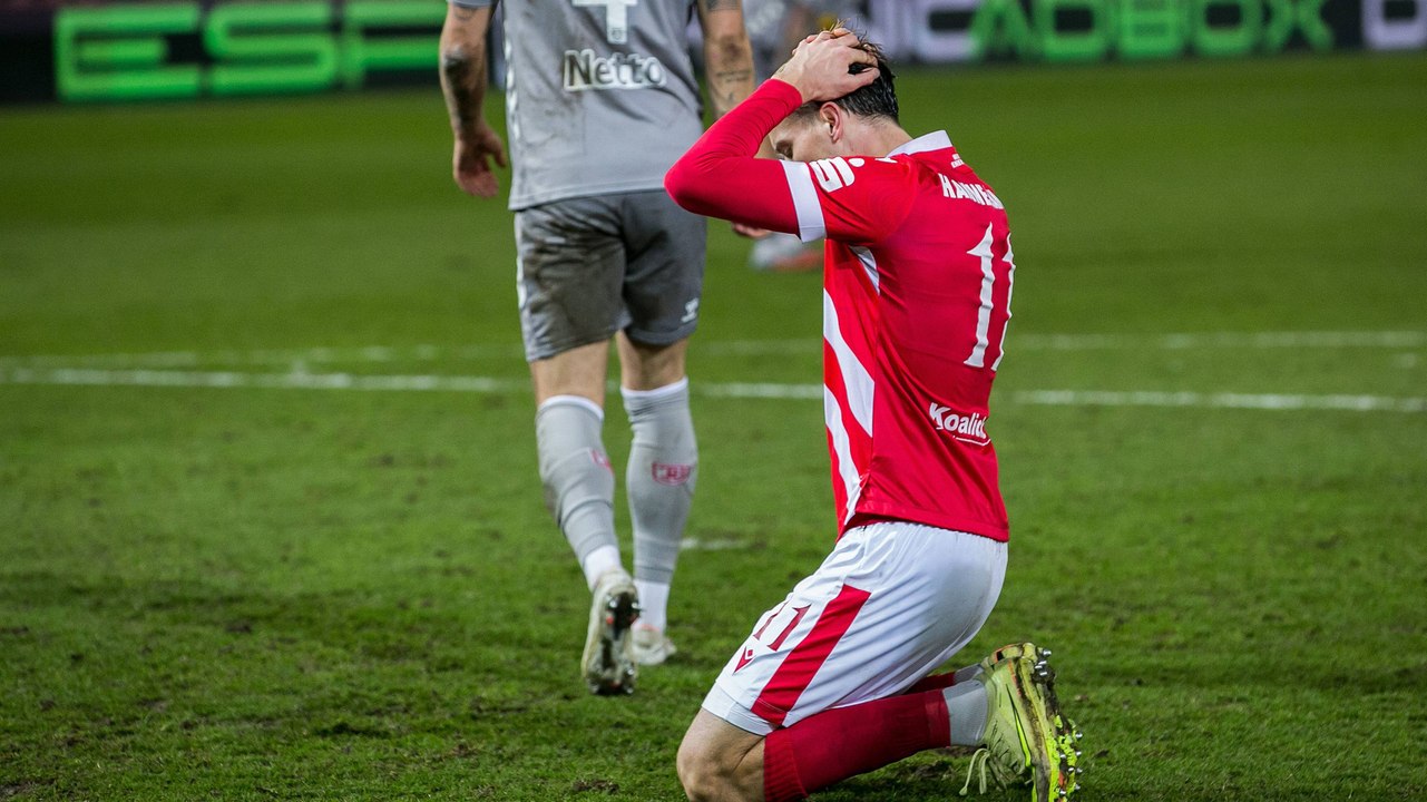 Schlenzer in den Winkel: Cottbus verspielt 2:0-Führung