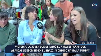 Victoria, la joven que se tatuó el "¡Viva España!" que Abascal le escribió en el brazo: "Conmigo hasta la tumba"