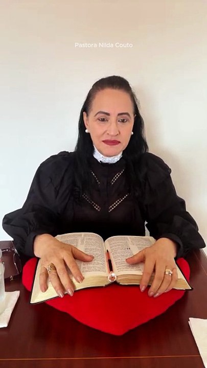 Com roupa ou sem roupa？ ｜ Pastora Nilda Couto