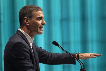 Sánchez acusa a María Guardiola de "tapar sus escándalos de acoso" con el "bulo del pucherazo"