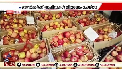 ആപ്പിള്‍ ചിഹ്നത്തില്‍ വമ്പന്‍ ജയം;  വോട്ടര്‍മാര്‍ക്ക് ആപ്പിള്‍ നല്‍കി നന്ദി പറഞ്ഞ് യുഡിഎഫ് വിമതന്‍