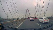 Tai nạn cầu Nhật Tân hướng đi Nội Bài