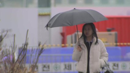 [날씨] 전국 산발적 비, 초봄처럼 포근...대기 질 '나쁨' / YTN