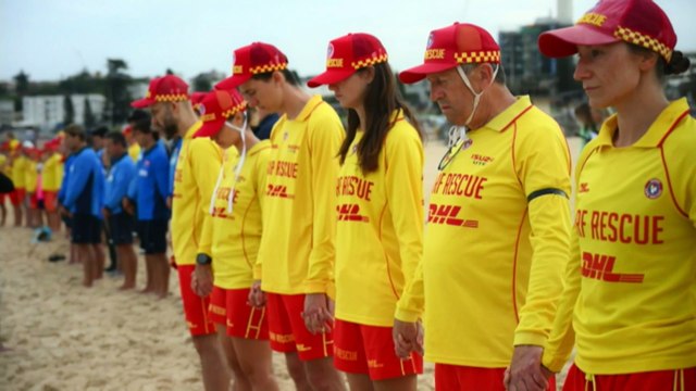 Bondi surf lifesavers observe two-minute silence in tribute to victims of terror attack