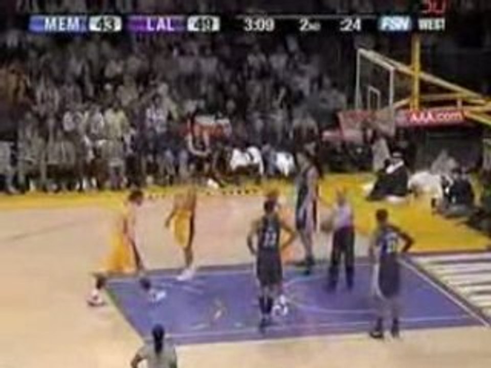 Kobe' bryant  quelle passe !!