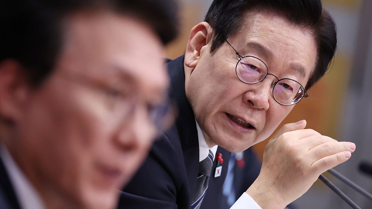 이 대통령 "더 어려운 국민에게 온기...난방비·먹거리 지원 확대" / YTN