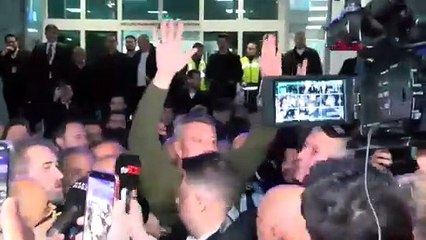 İfadeye çağrılan Sadettin Saran Türkiye'ye döndü, binlerce kişi havalimanında karşıladı!