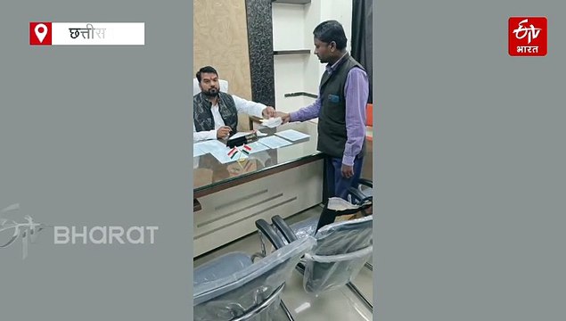 डेंगू का मच्छर हाथ में लेकर निगम पहुंचा व्यक्ति, डॉक्टर ने की पुष्टि, परिवार में मौत का आरोप